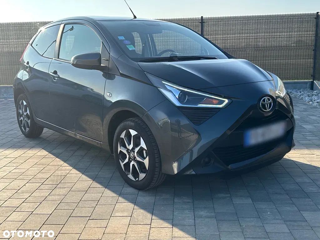 Toyota Aygo x-play connect - 1