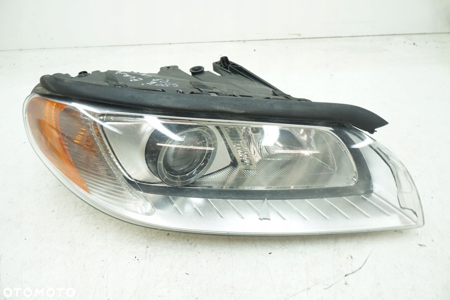 VOLVO S80 II V70 III LAMPA PRAWY PRZÓD PRAWA PRZEDNIA GDL XENON 8635076 - 1