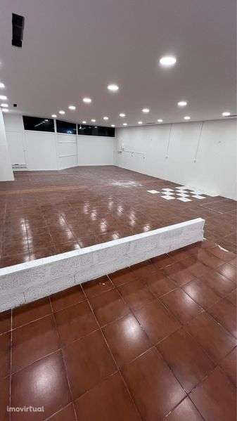 Loja com 100m2 para arrendar - Grande imagem: 2/12