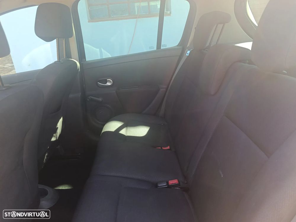 Renault Clio 1.2 16V Dynamique - 9