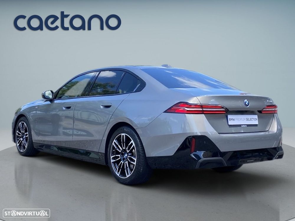 BMW 530 e Pack Desportivo M - 29