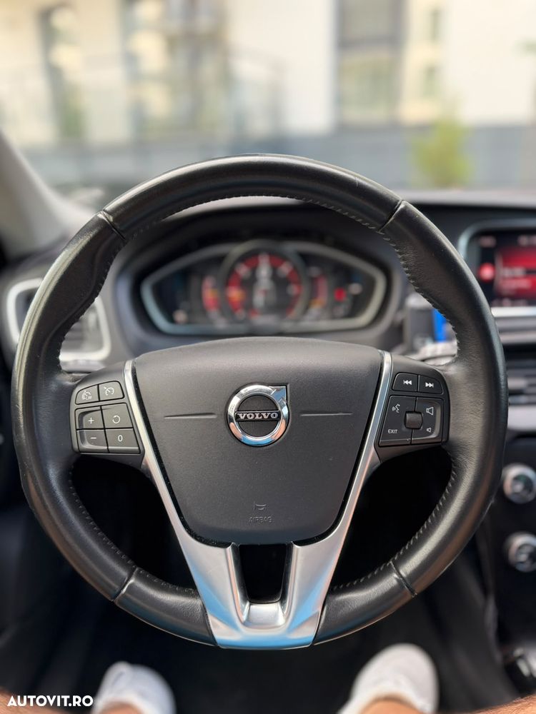 Volvo V40 D3 Aut. R-Design - 10