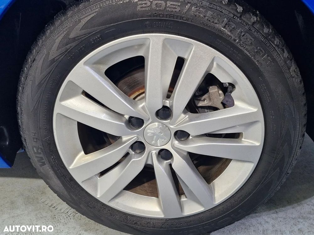 Peugeot 308 1.2 L PureTech Turbo S&S Allure - 4