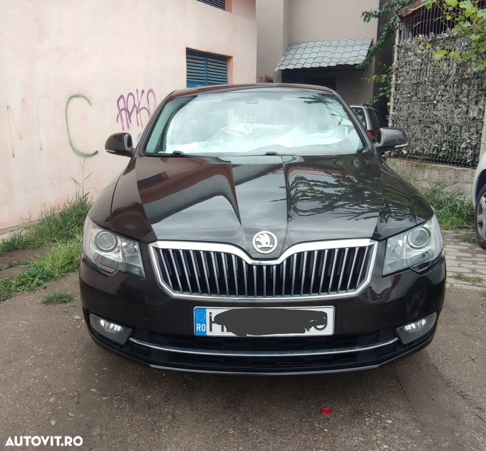 Skoda Superb 2.0 TDI Active DSG - 2