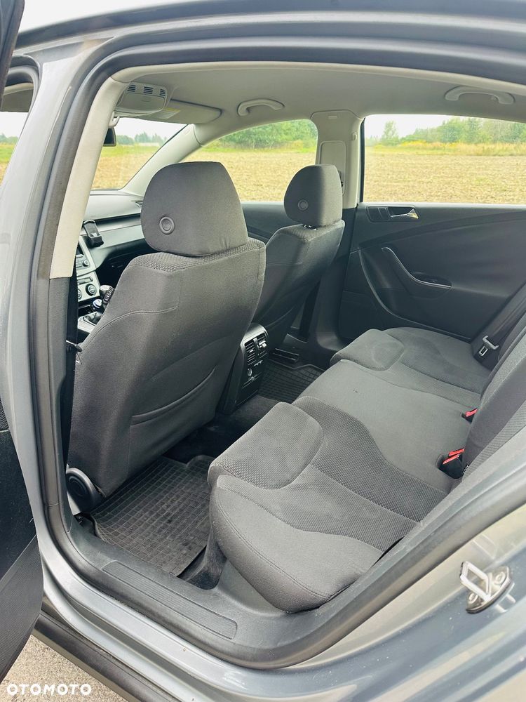 Volkswagen Passat 2.0 FSI Comfortline - 12