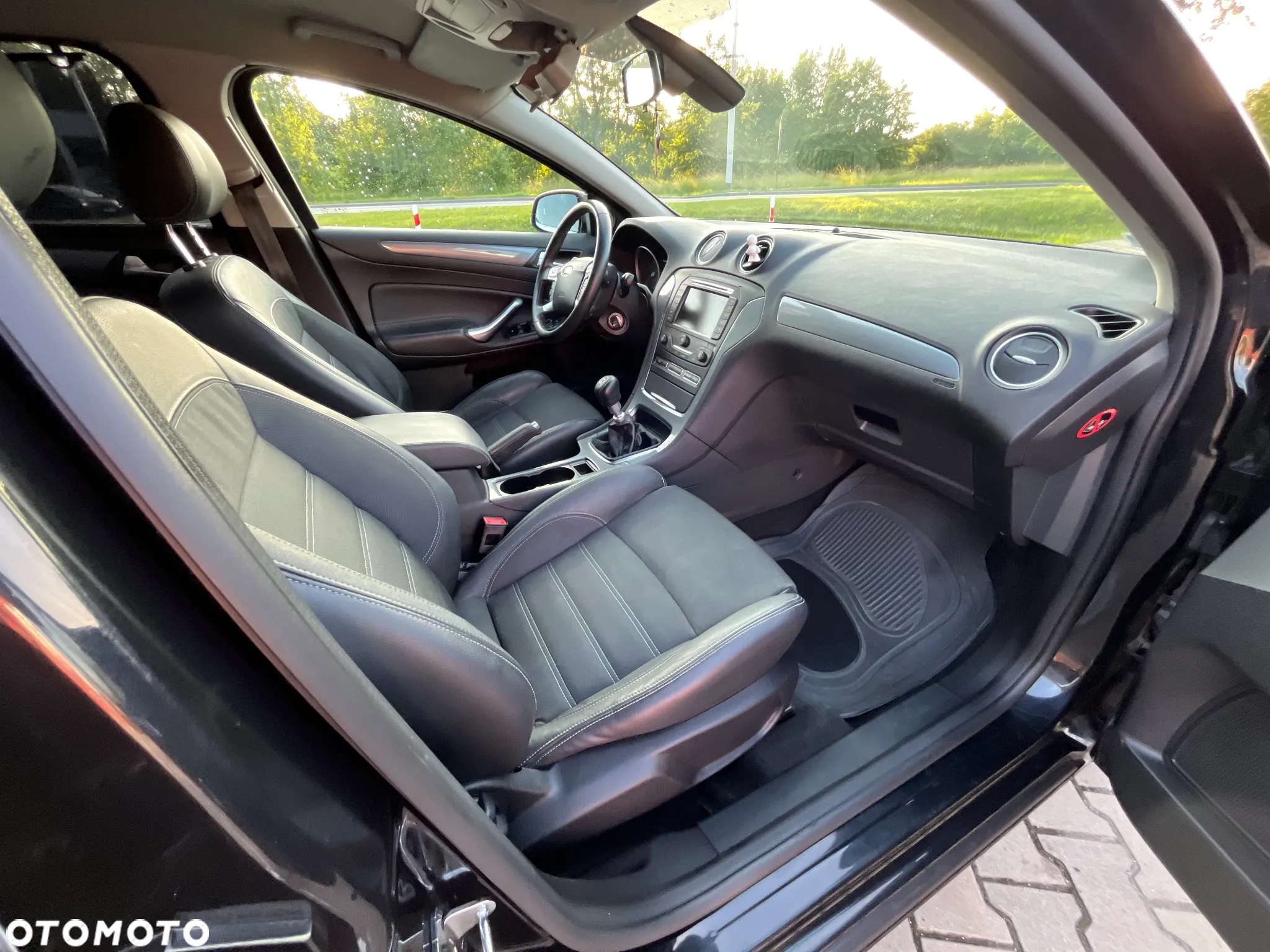 Ford Mondeo 1.6 T Ghia - 37
