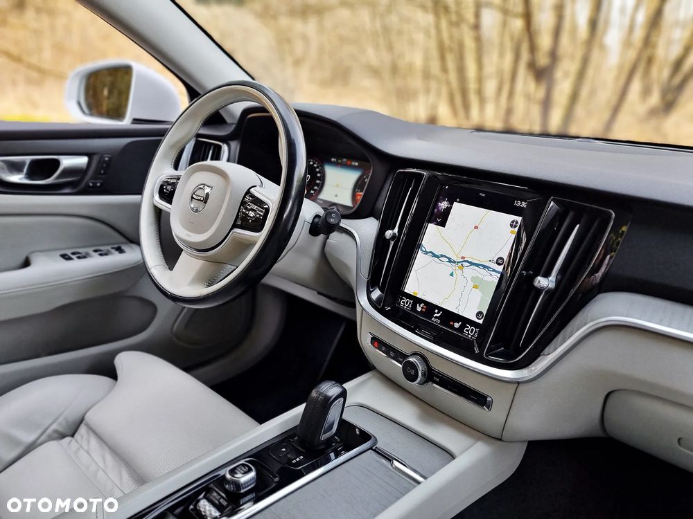 Volvo V60 Cross Country B4 D AWD Geartronic Pro - 29