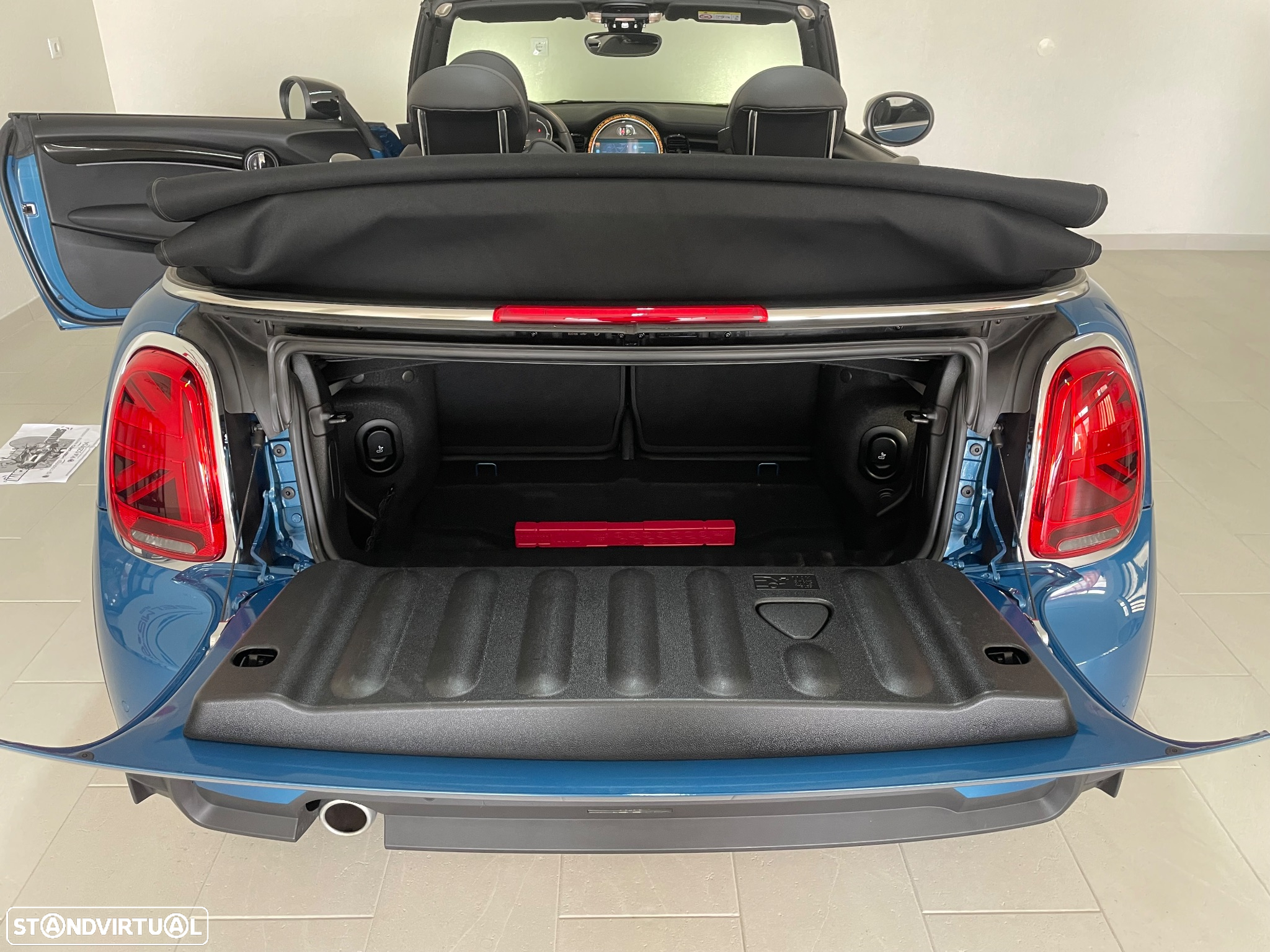 MINI Cabrio Cooper Premium Extra Classic Auto - 31