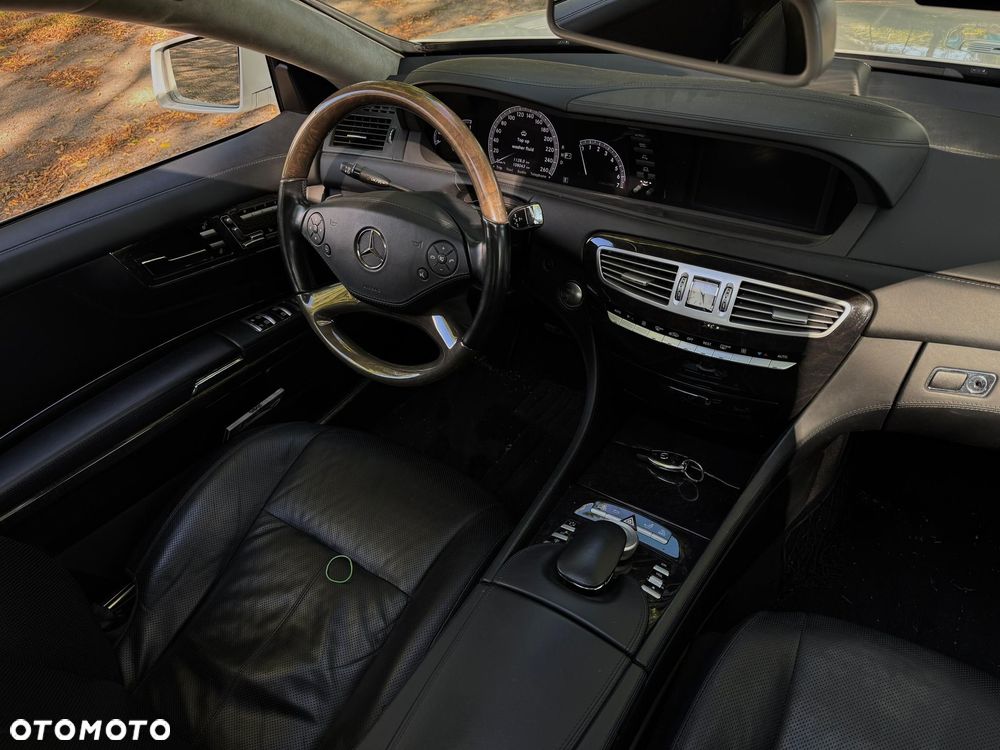 Mercedes-Benz CL 500 (BlueEFFICIENCY) 7G-TRONIC - 23