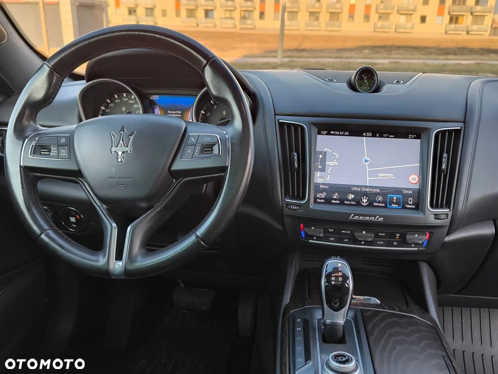Maserati Levante Q4 Executive - 37