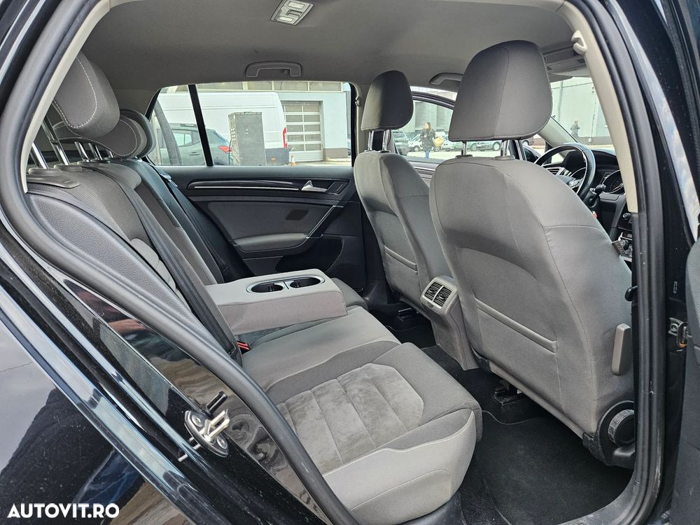 Volkswagen Golf - 12