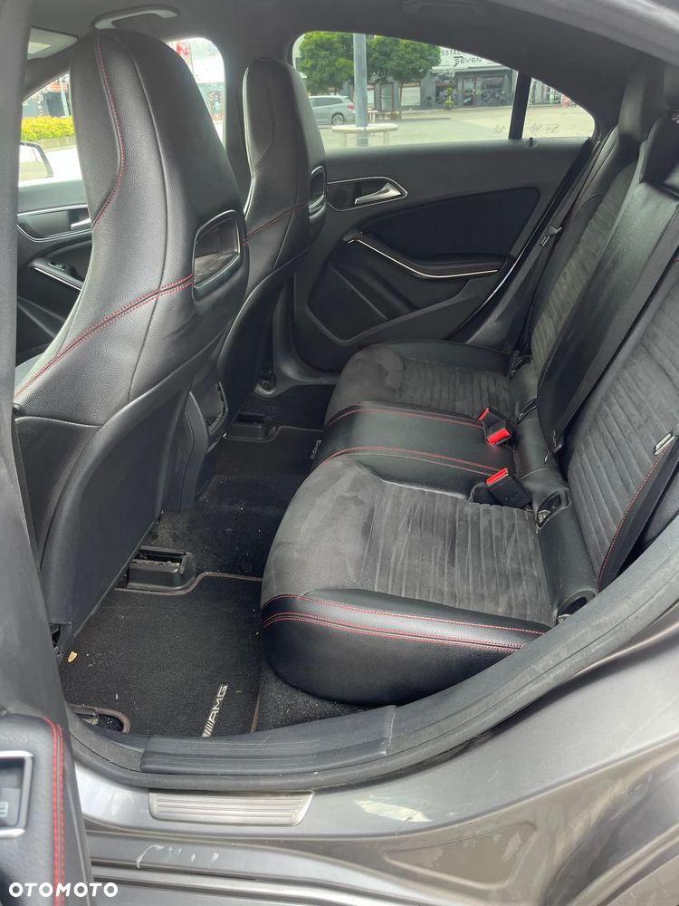 Mercedes-Benz CLA 180 AMG Line - 5