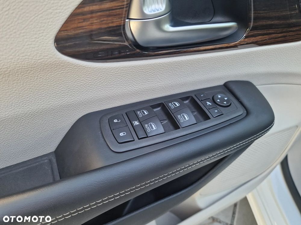 Chrysler Pacifica - 10