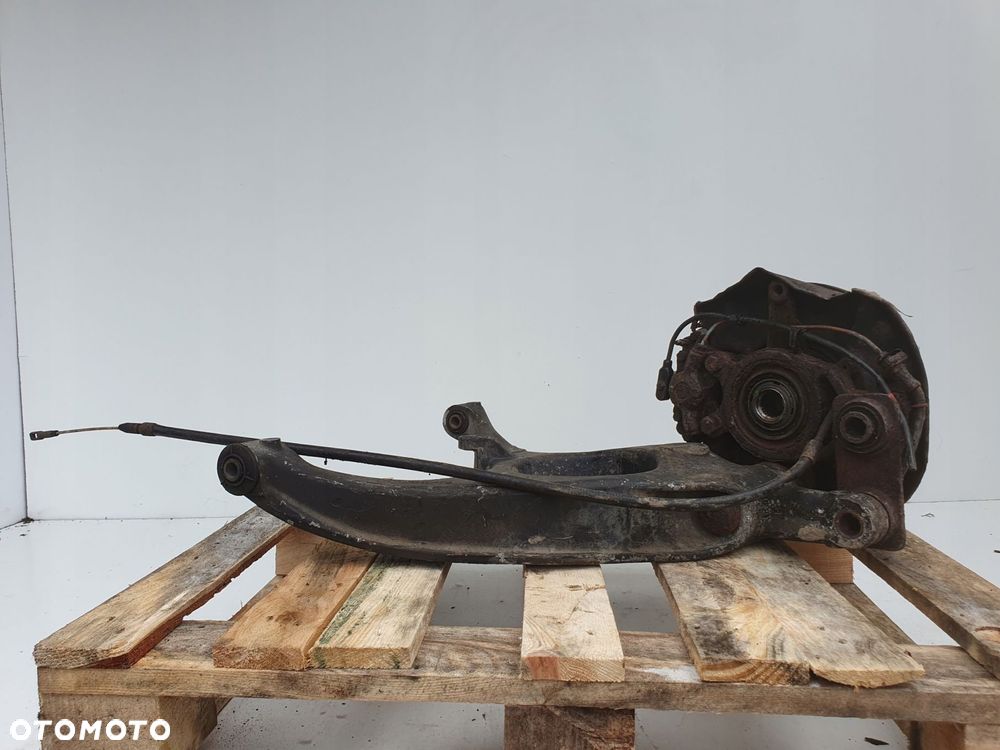 Mercedes W126 SEC 5.6 PRAWY TYLNY WAHACZ Piasta tył zacisk zawieszenie - 4