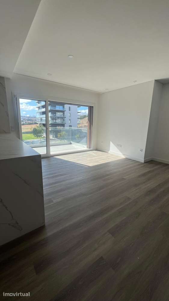 Apartamento T2 a Estrear para Arrendamento  110 m² Condomínio Premiere - Grande imagem: 2/17