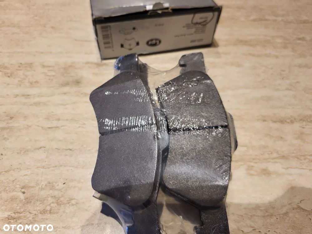 Klocki hamulcowe przód 172,5x65,7x18 CHRYSLER VOYAGER III, VOYAGER IV; DODGE CARAVAN 2.0-3.8 01.95-12.08- KOŁA 16 CALI - 1