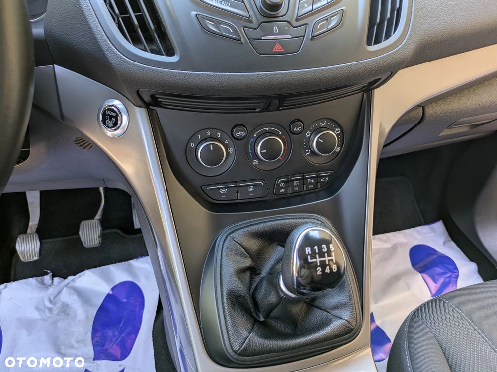 Ford Kuga 1.5 EcoBoost 2x4 SYNC - 38
