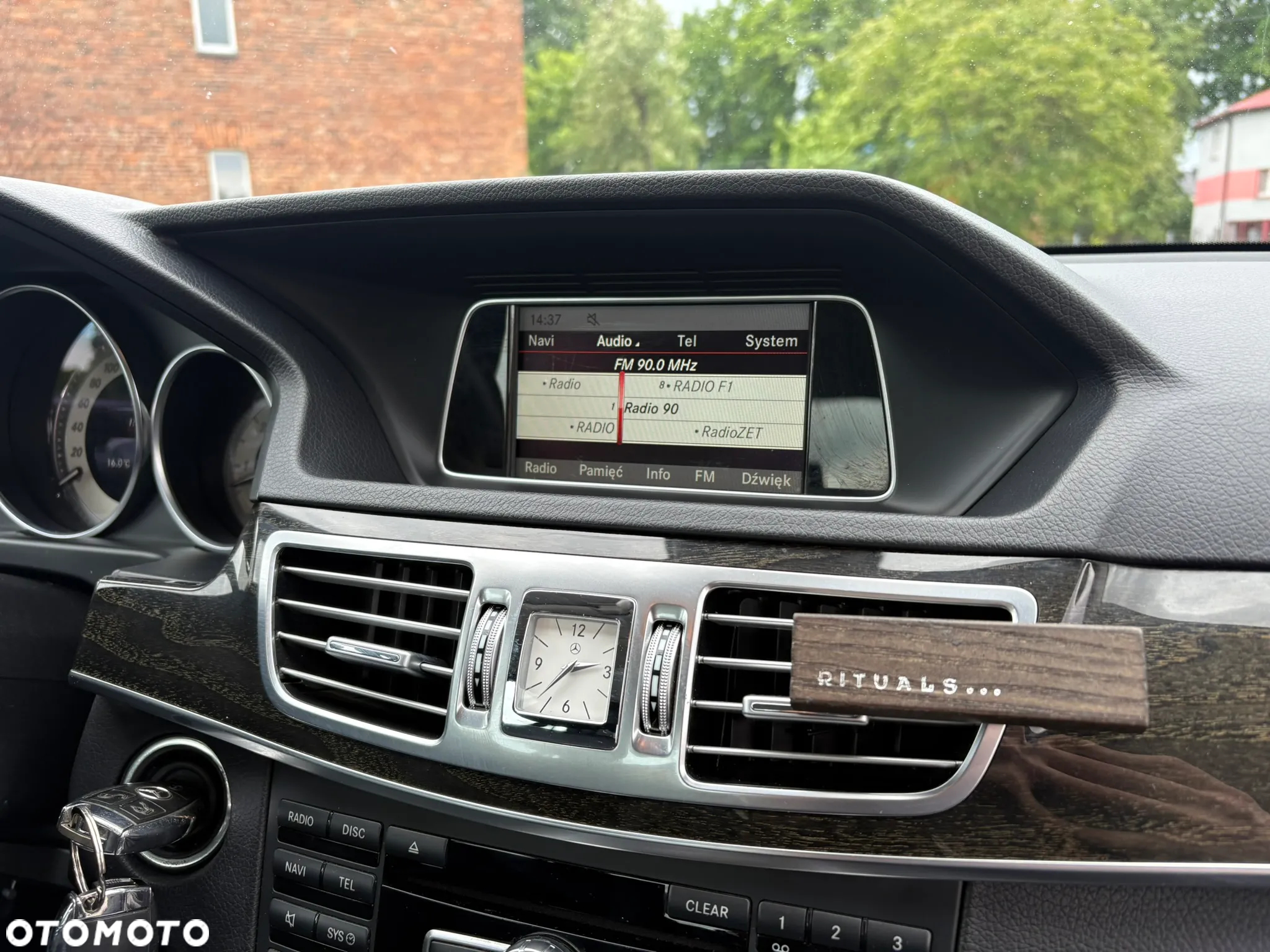 Mercedes-Benz Klasa E 300 T BlueTEC 9G-TRONIC - 16
