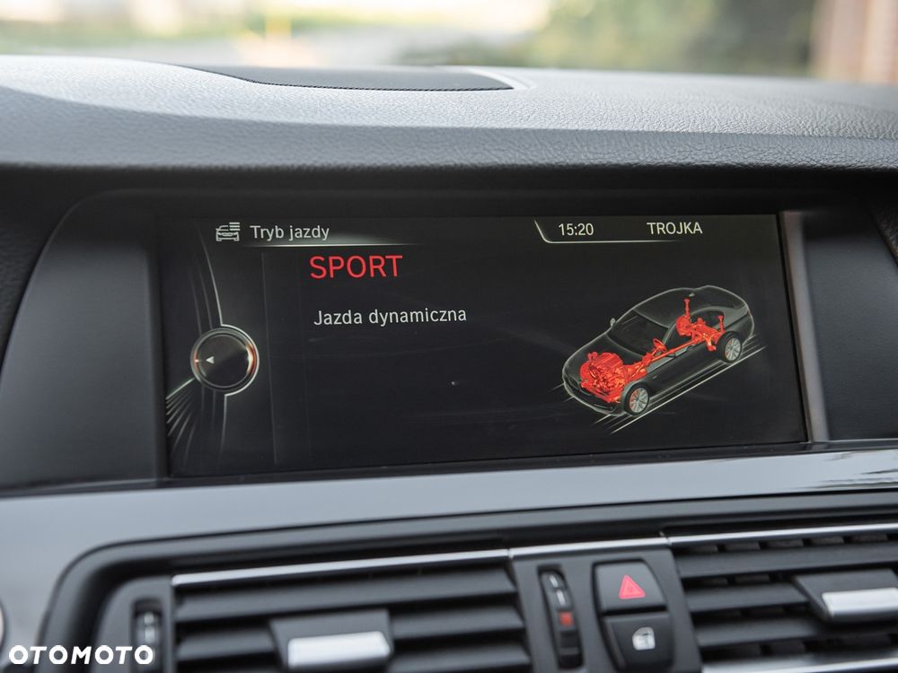 BMW Seria 5 528i xDrive Sport-Aut Luxury Line - 20