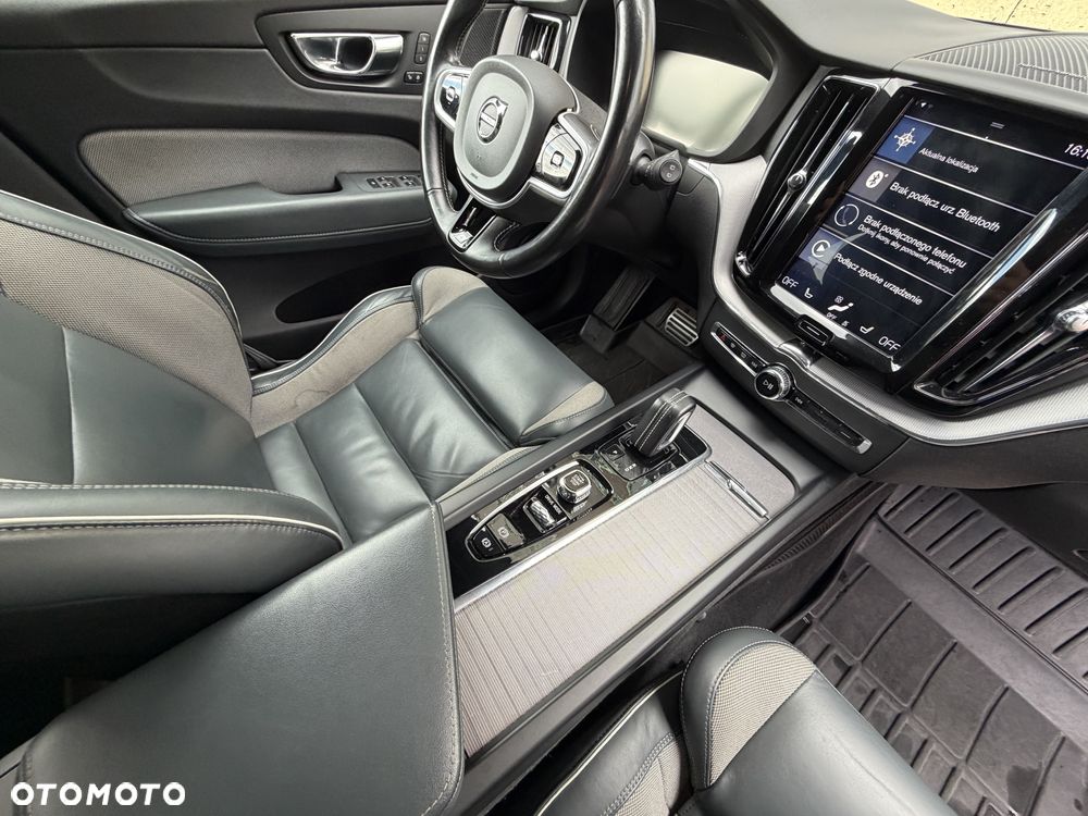 Volvo XC 60 T5 AWD R-Design - 14