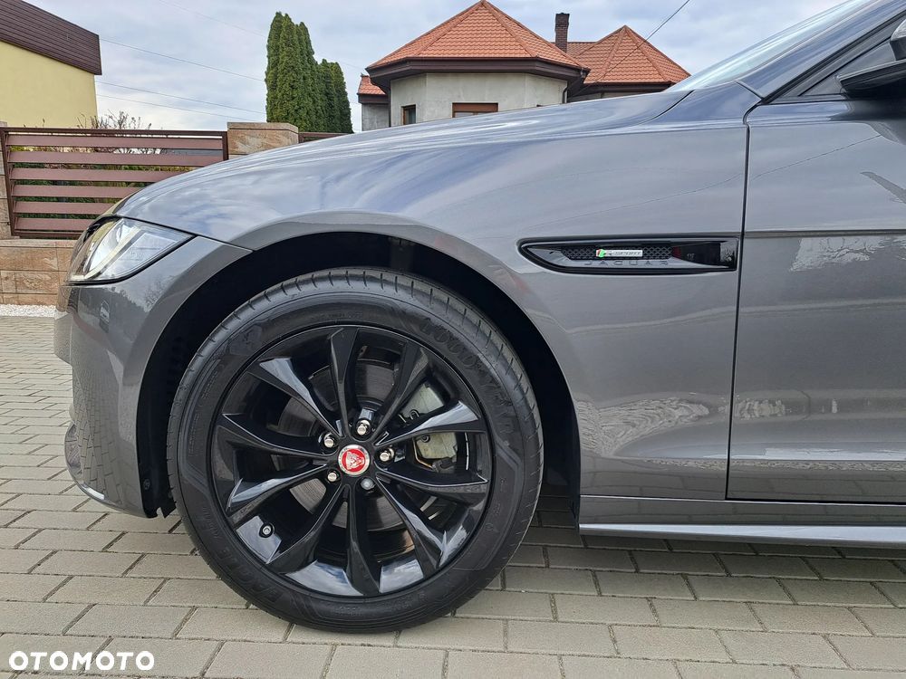 Jaguar XF P250 R-Dynamic SE - 10