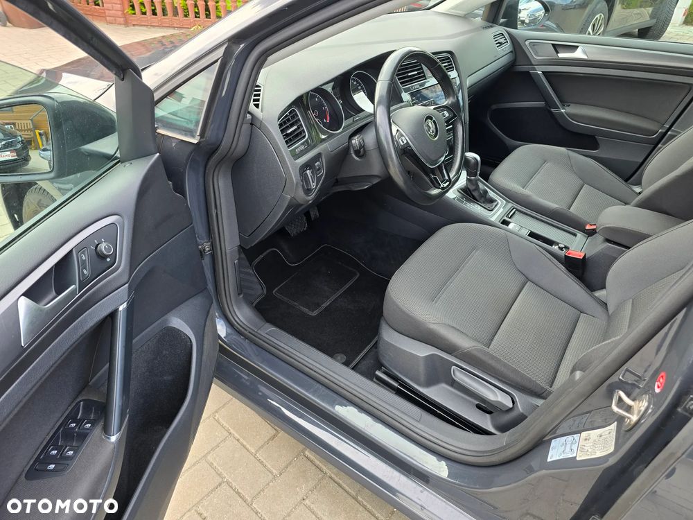 Volkswagen Golf - 8