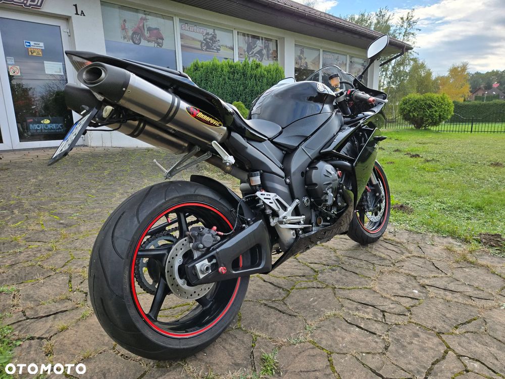 Yamaha R1 - 3