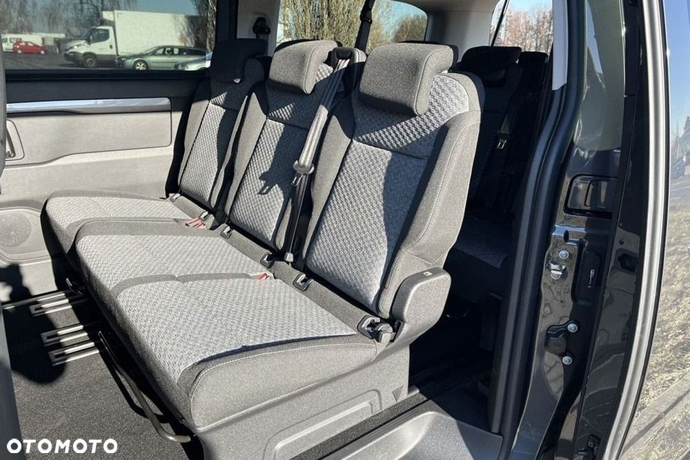 Peugeot Traveller - 11