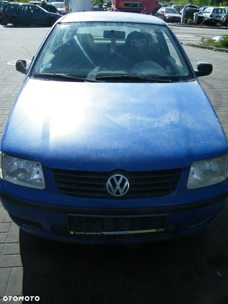 Volkswagen Polo III FL (6N2) (99-01r.) 1.4 B 100 KM. Silnik AUB Skrzynia ETC lakier 1C/A5C .Cały na części.GWARANCJA !!! Przód Tył Zestaw Komplet Drzwi Klapa Zderzak Błotnik Maska Grill Atrapa Szyba Pas Lampa Lusterko Boczki Fotel Kanapa Kokpit Deska Rozdzielcza Przełącznik Włącznik Sterownik Przewody Wiązka Instalacja Moduł Komputer Czujnik Listwa Pompa Alternator Wtryski Głowica Rozrusznik Kompresor Sprzęgło Dwumas Silnik Skrzynia ABS Klimatyzacji Paliwa Wspomagania Kolektor Turbina Przepustnica Zawór Chłodnica Koło Hak Belka Sanki Zawieszenie Mcpherson Półoś Amortyzator Wydech Tłumik Zacisk Most - 5