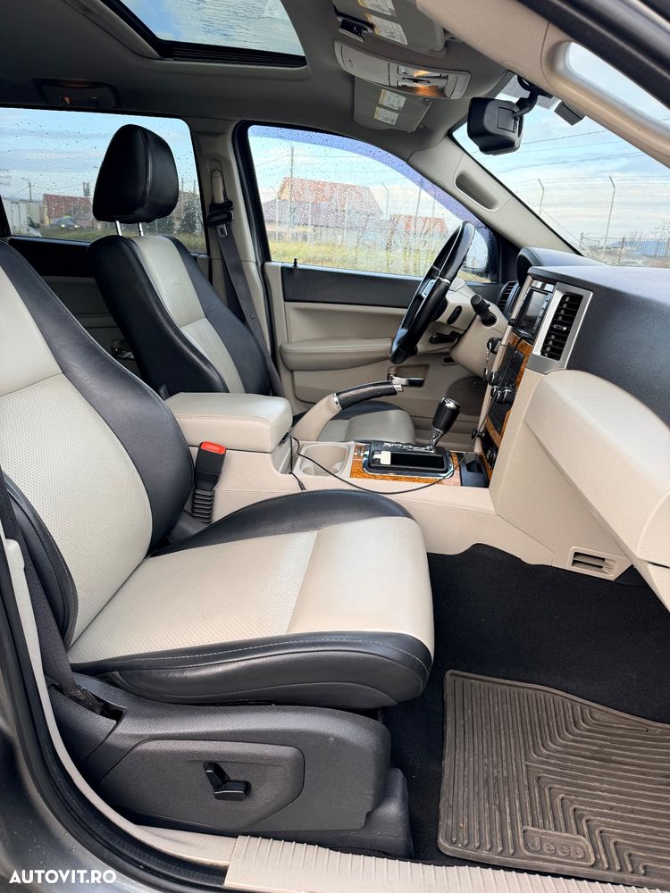 Jeep Grand Cherokee - 14