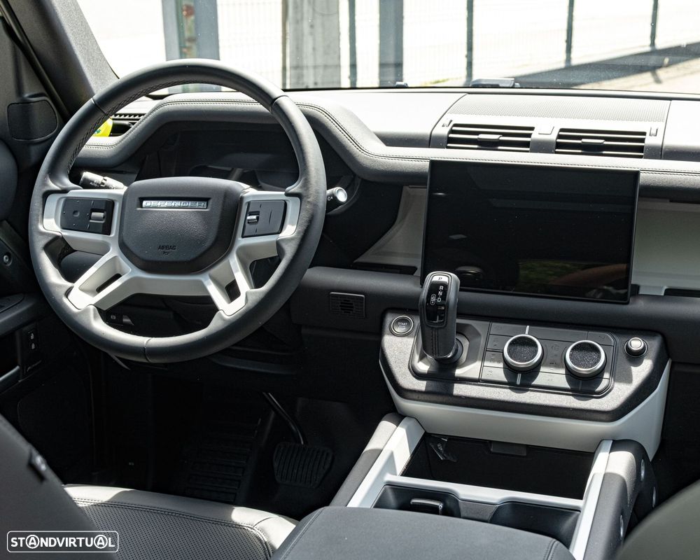 Land Rover Defender 2.0 P300e 110 AWD X-Dynamic SE - 12
