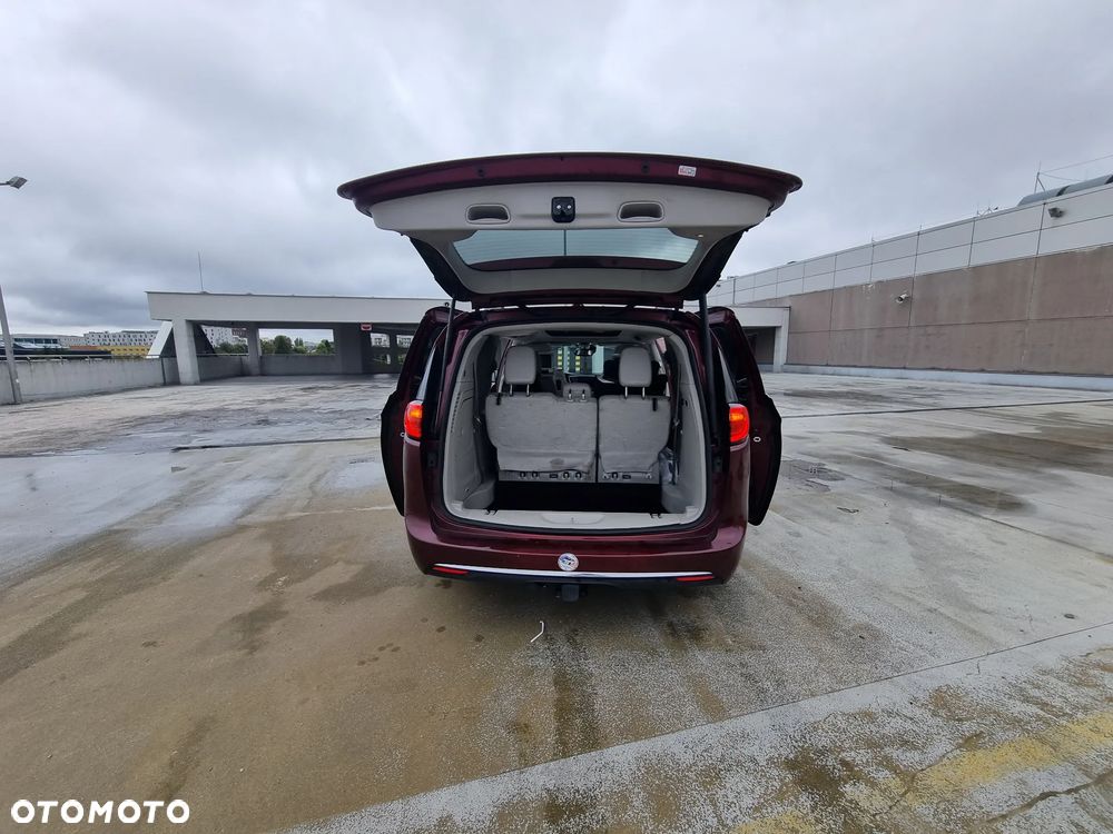 Chrysler Pacifica - 17