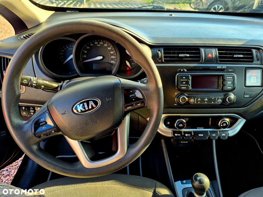 Kia Rio 1.2 Fifa World Cup Edition - 9