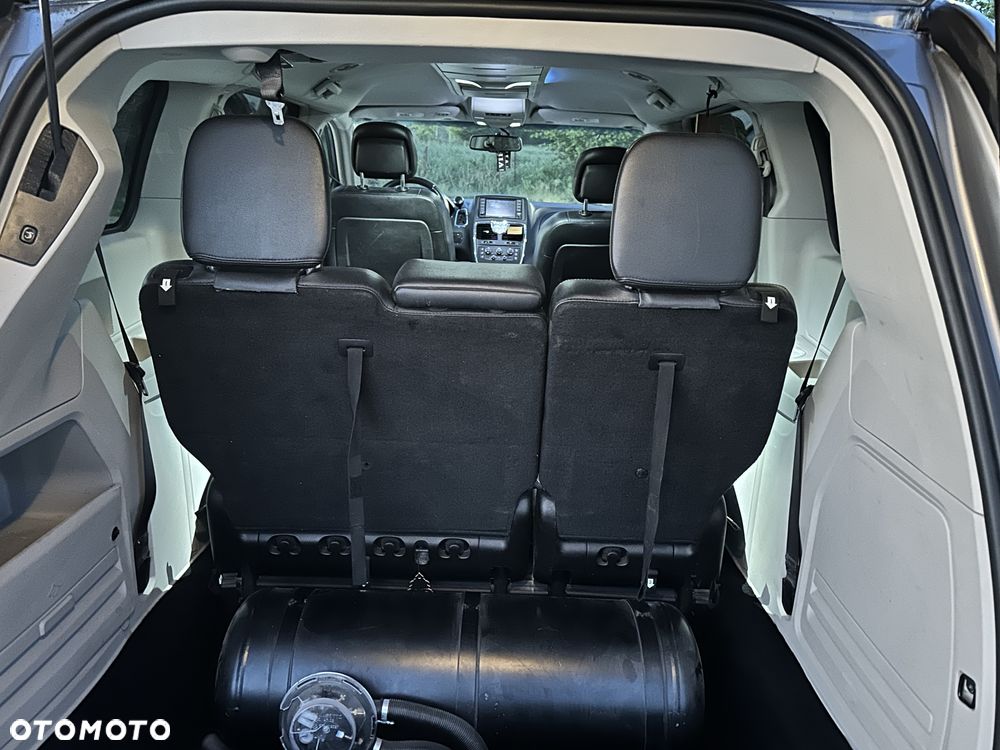 Chrysler Town & Country 3.6 Limited - 7