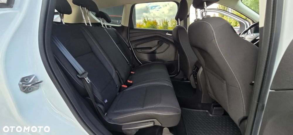 Ford Kuga 1.5 EcoBoost 2x4 Titanium - 36