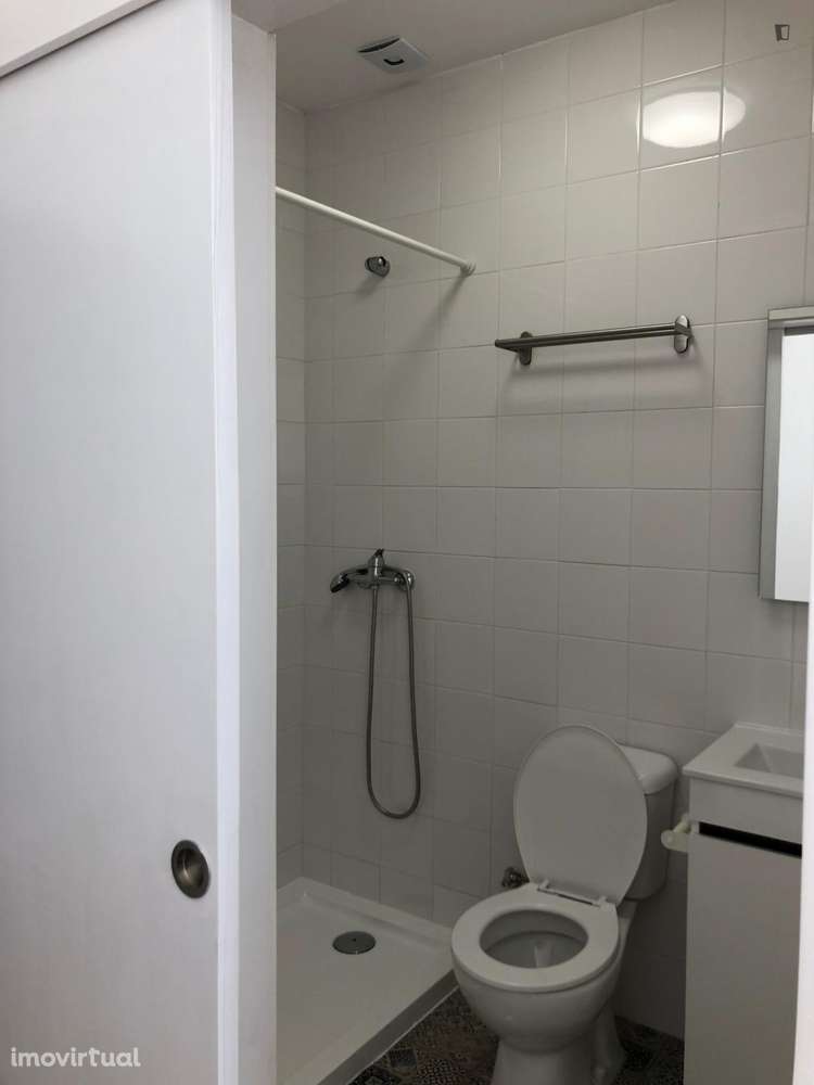 Quarto - localizado em Paranhos Porto - Grande imagem: 3/25