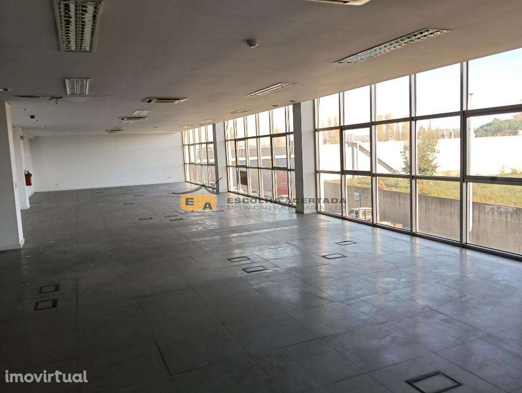 Escritório para comercio e serviços com aparcamento - Grande imagem: 2/6