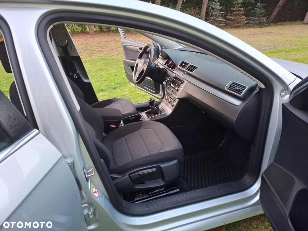 Volkswagen Passat 2.0 TDI Comfortline - 14
