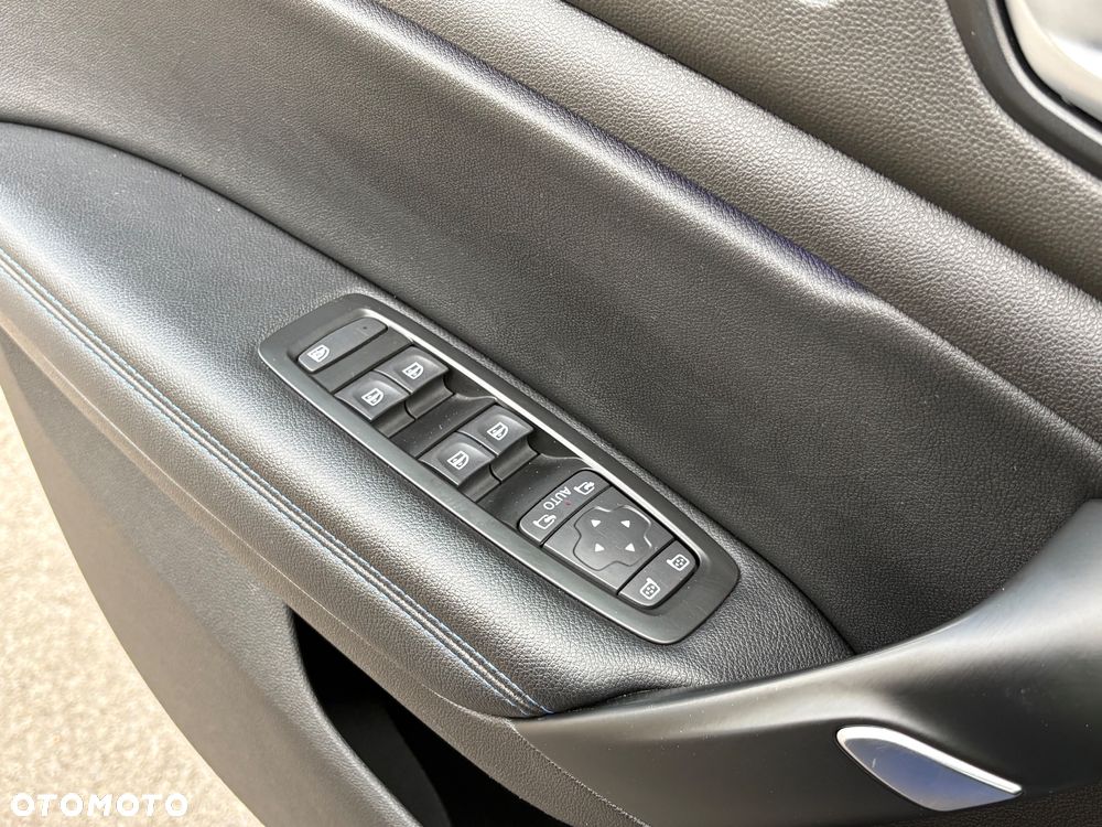 Renault Megane 1.6 TCe GT EDC - 17