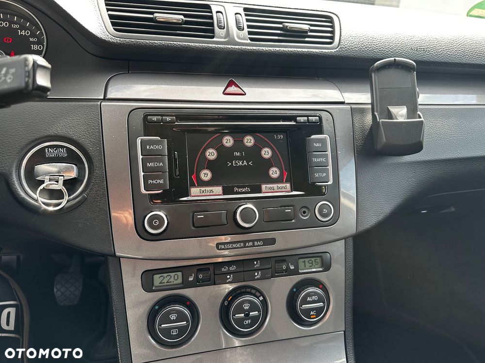 Volkswagen Passat - 20