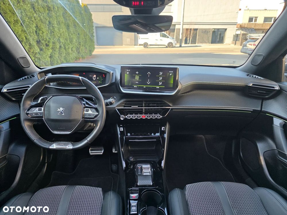 Peugeot 2008 PureTech 130 EAT8 GT - 24