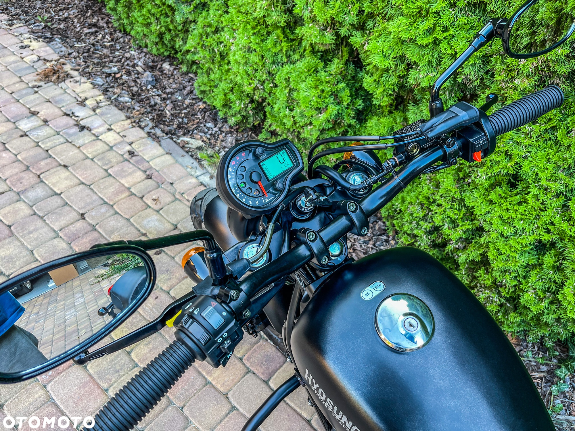 Hyosung GV - 13
