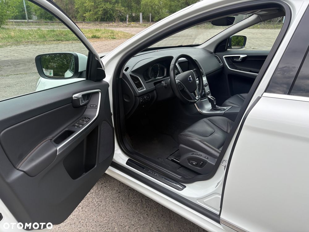 Volvo XC 60 D5 AWD Summum - 11