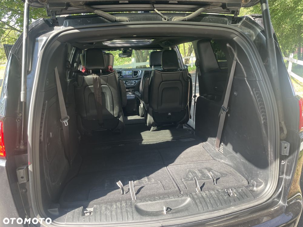 Chrysler Pacifica - 13