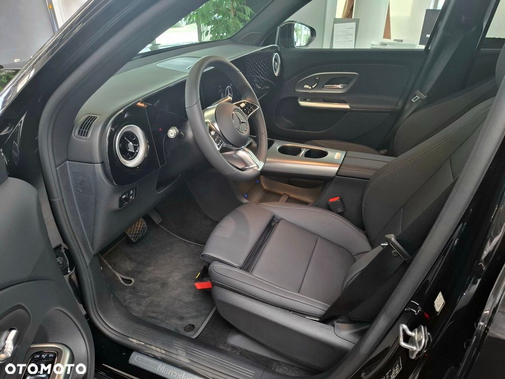 Mercedes-Benz GLB - 13