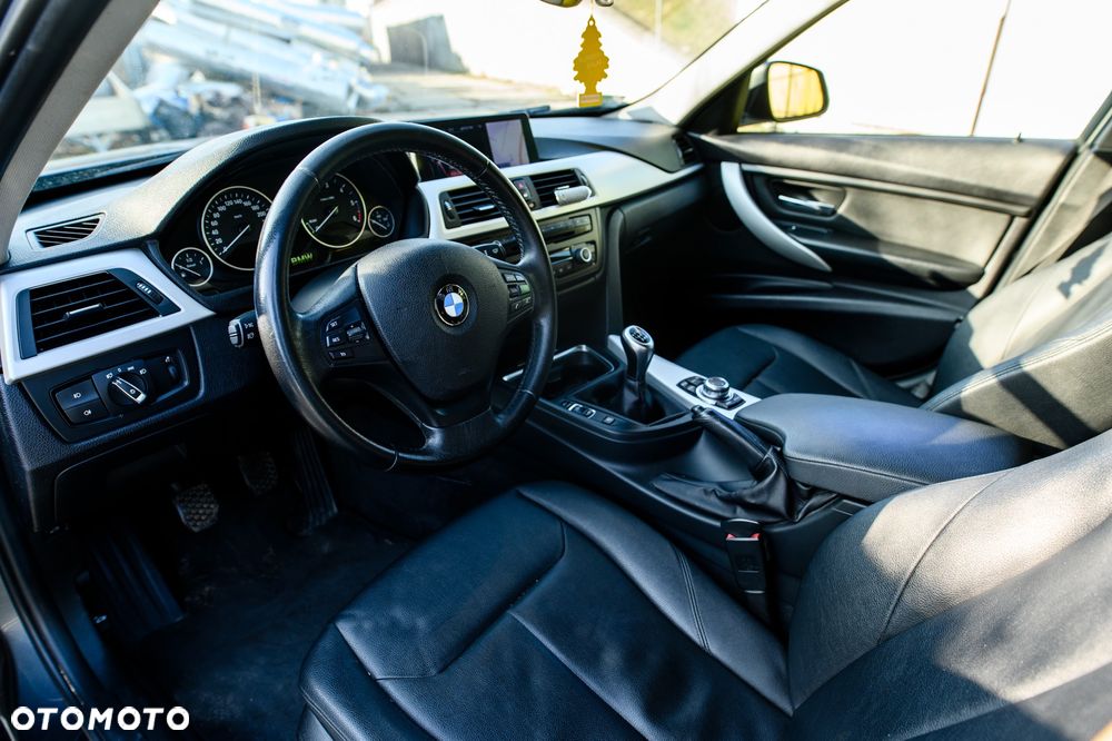 BMW Seria 3 320d Efficient Dynamics - 16