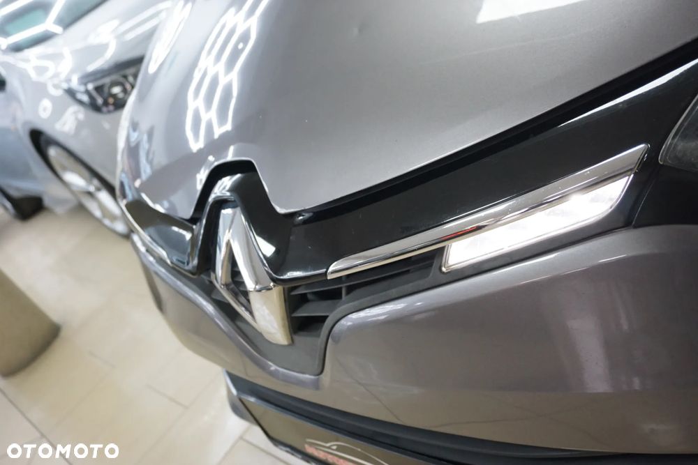 Renault Clio 1.2 16V 75 Expression - 9