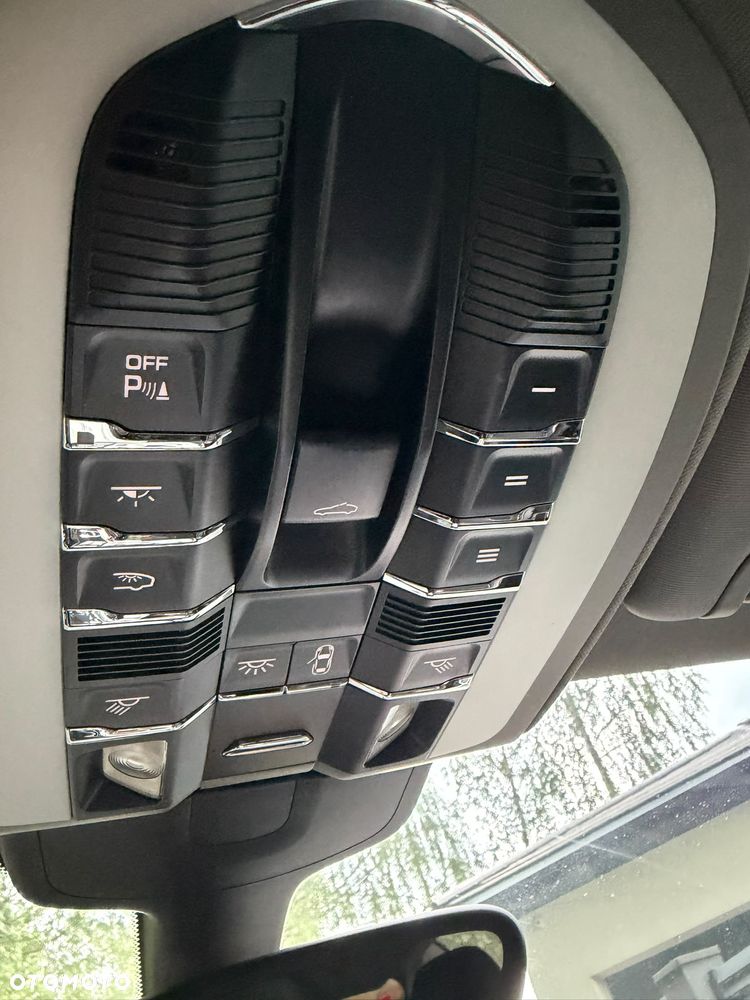 Porsche Panamera 4S - 8