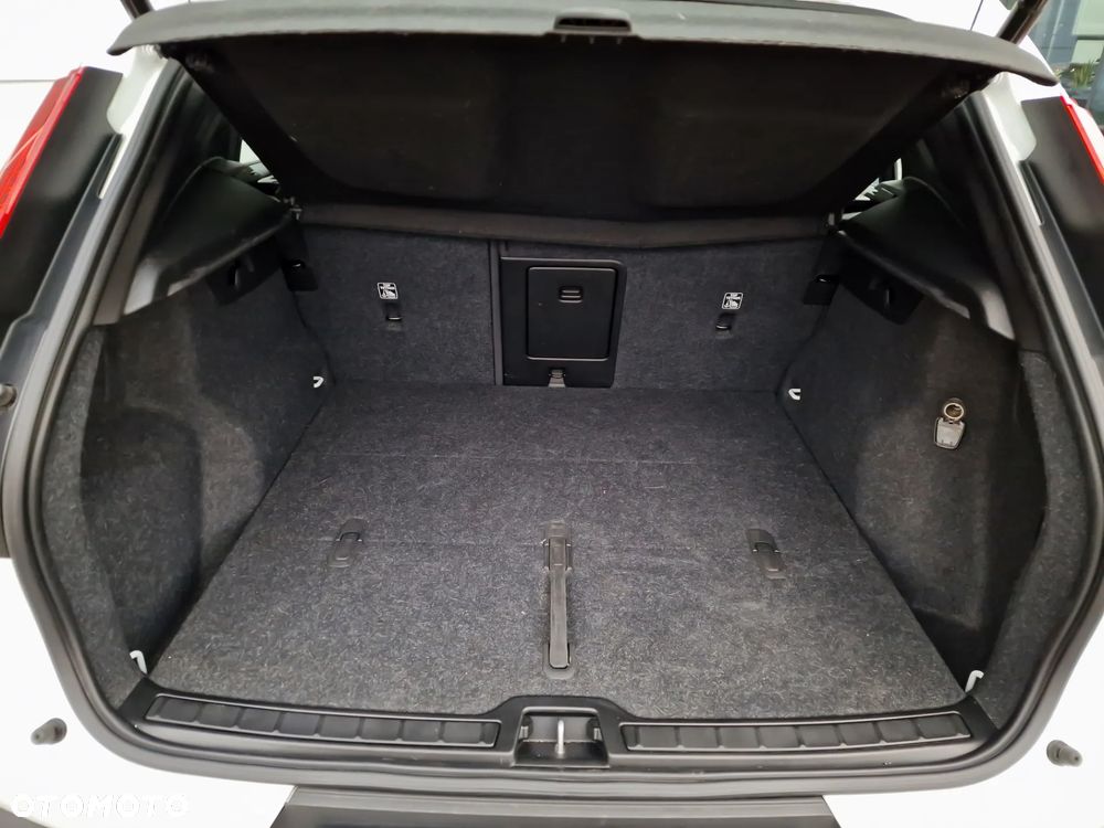 Volvo XC 40 T3 Momentum - 21