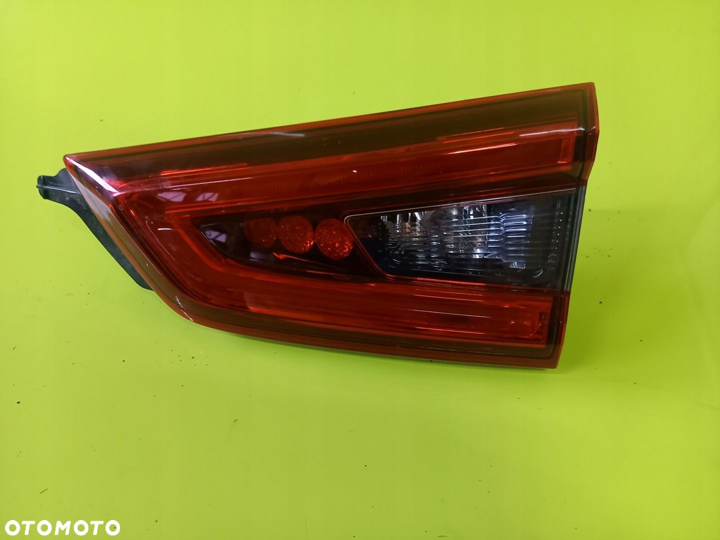 LAMPA LED LIFT PRAWY TYŁ W KLAPĘ PT NISSAN QASHQAI II J11 18R - 1